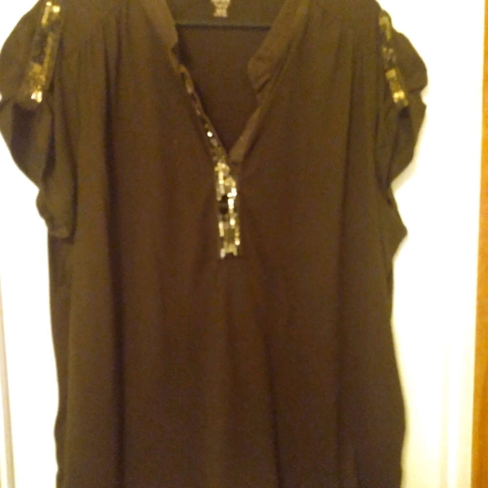 Short sleeve embellished top